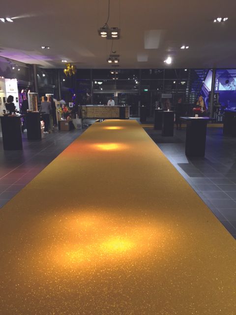 Messeboden Flacher-Nadelvlies-mit-Pailetten EXPOGLITTER Gold 5033 ohne Schutzfolie - Rollenbreite 200 cm