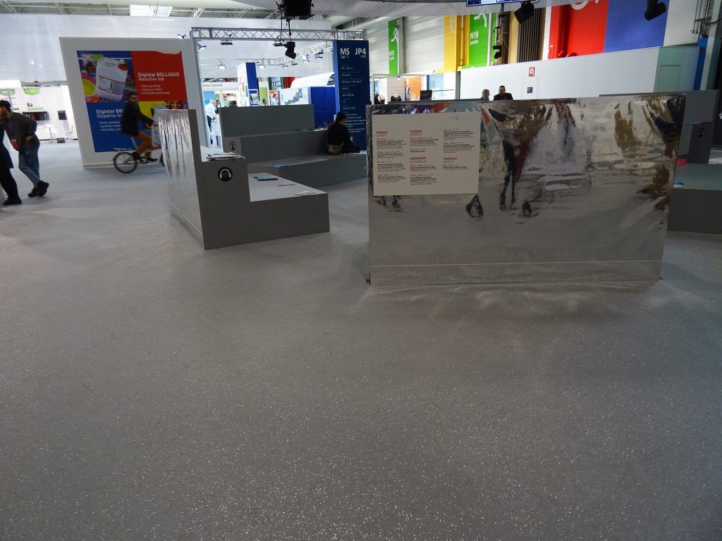 Messeboden flacher Nadelvlies mit Pailetten EXPOGLITTER Silver 0915 ohne Schutzfolie - Rollenbreite 200 cm
