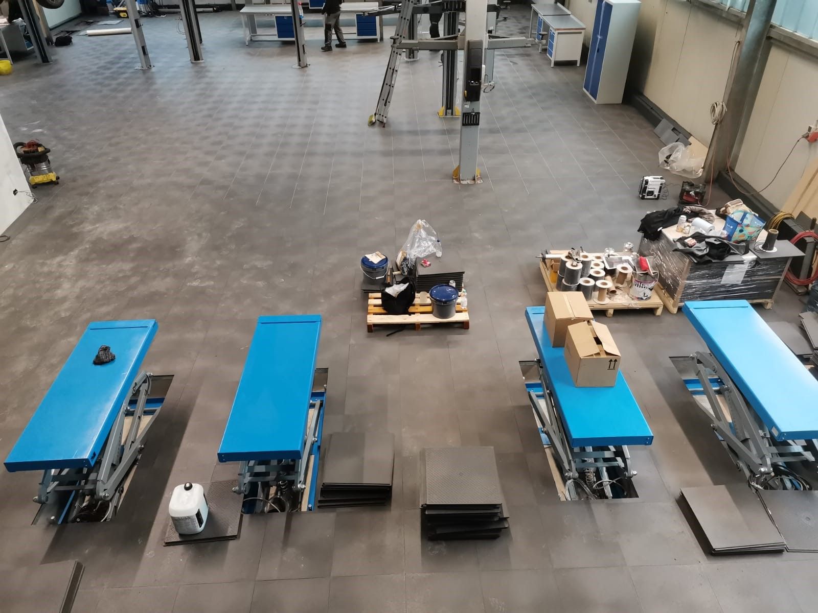 PVC-Industrieboden STEP Fliese dunkelgrau (7012) Strukturiert 490 mm x 490 mm - 10 mm Dicke