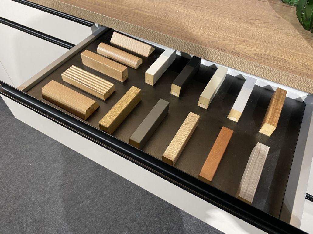 Wand- Akustikpaneel Kiefer Welle mit 6 Lamellen V1 B/H 48,4 cm / 275 cm